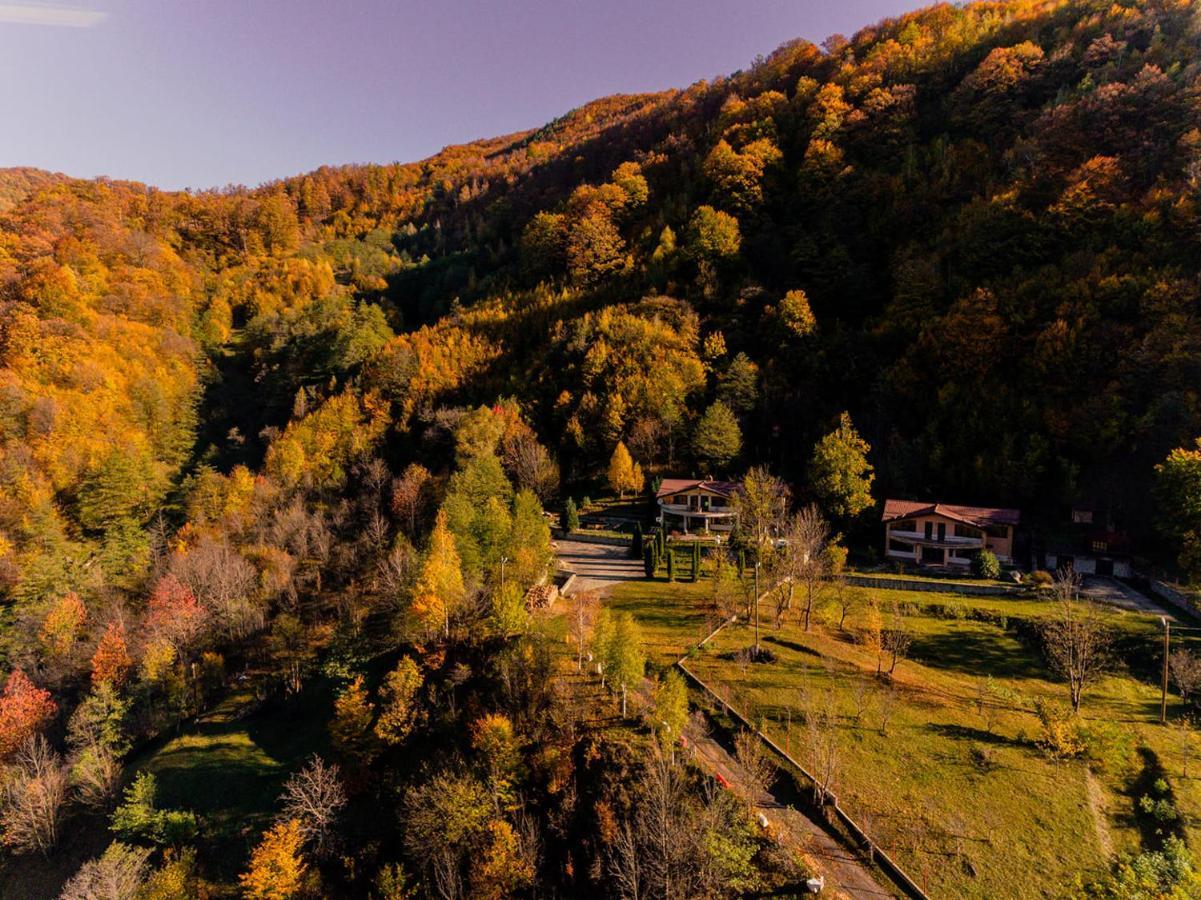 Un Colt De Rai Villa Lunca Jaristei Bagian luar foto